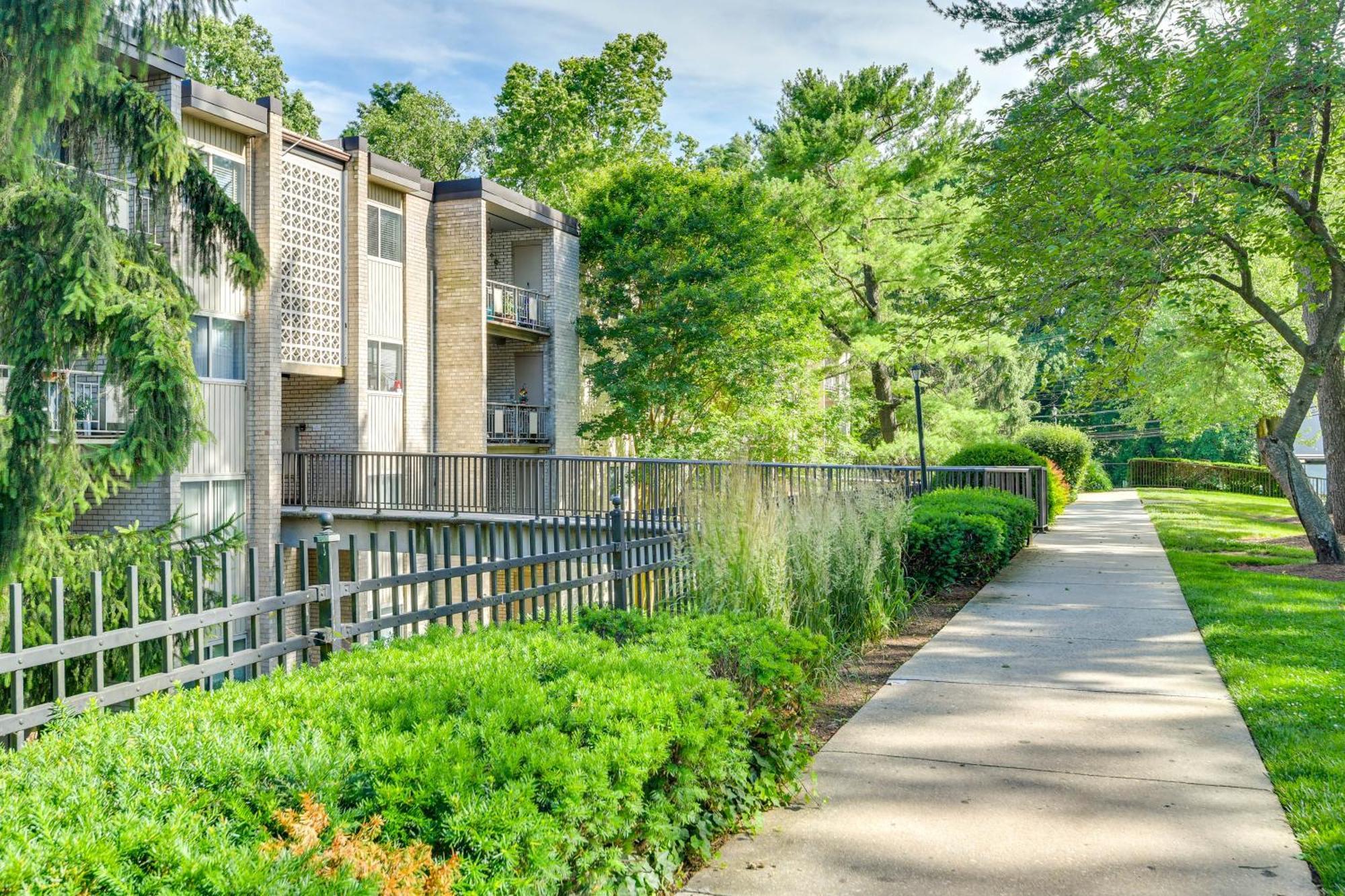 North Bethesda Apartment With Community Pool! Kültér fotó