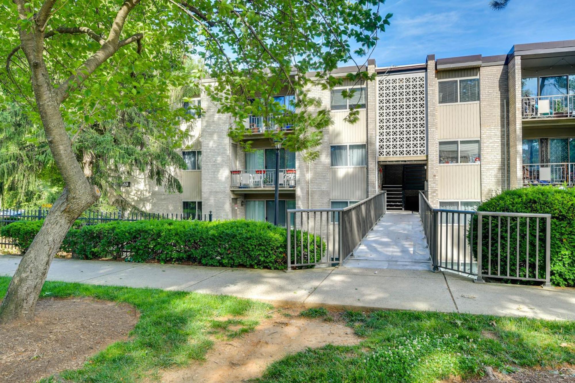 North Bethesda Apartment With Community Pool! Kültér fotó